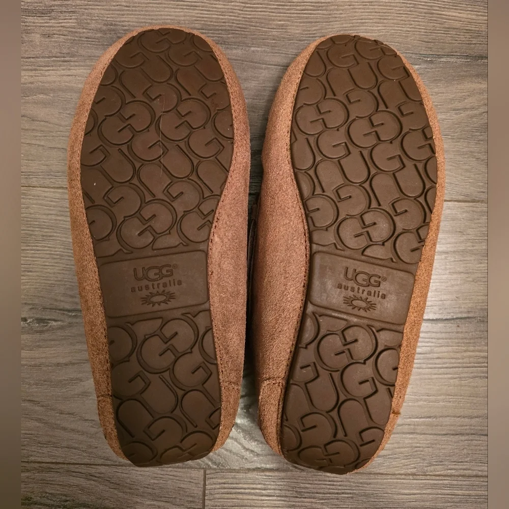 UGG Kids Dakota Moccasin Slipper Chestnut Size 1 Unisex Cozy Comfy Cute